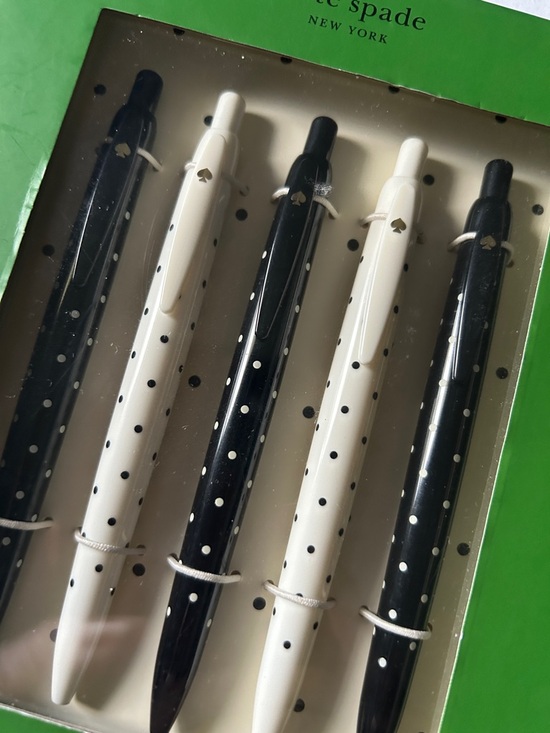 kate spade Black & White Polka Dot Retractable Black Ink Pen Set Of 5 - Picture 3 of 6